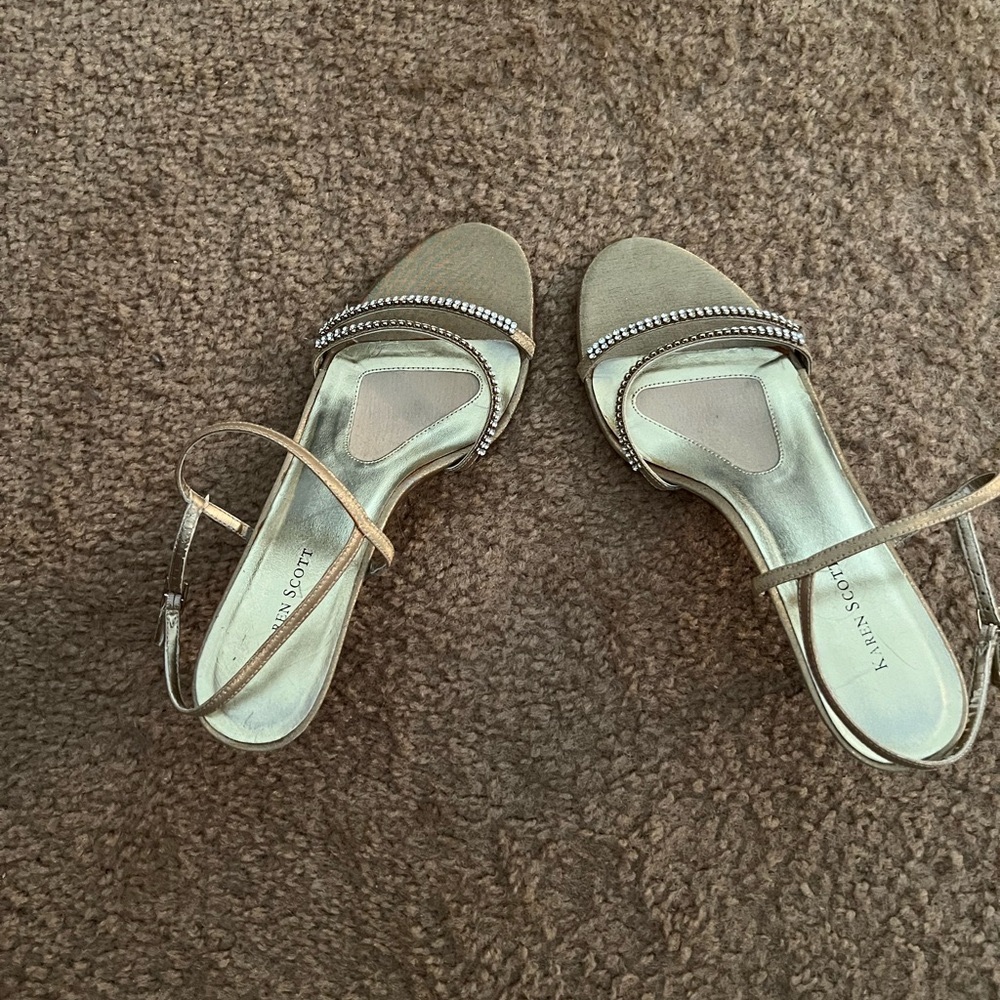Karen Scott sz 8 M  dressy gold sandals with rhinestone straps EUC  2.5 in heels